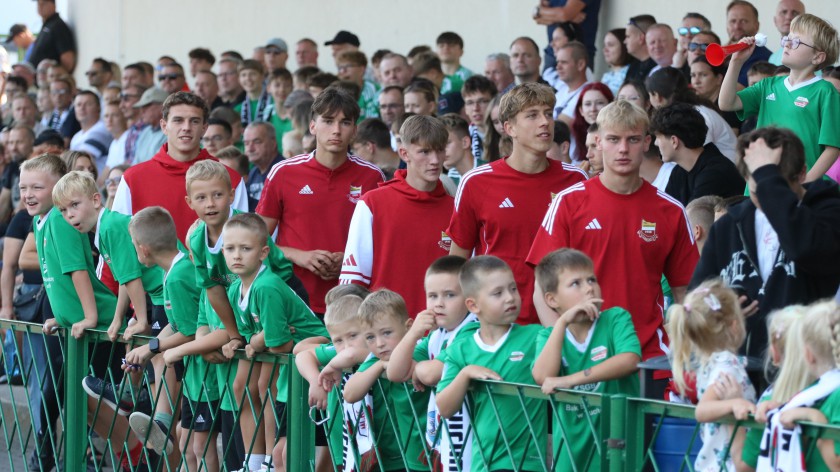 Na trybunach święto, a na boisku górą goście. Chojniczanka zawitała do Tucholi na mecz z okazji 80-lecia Tucholanki FOTO