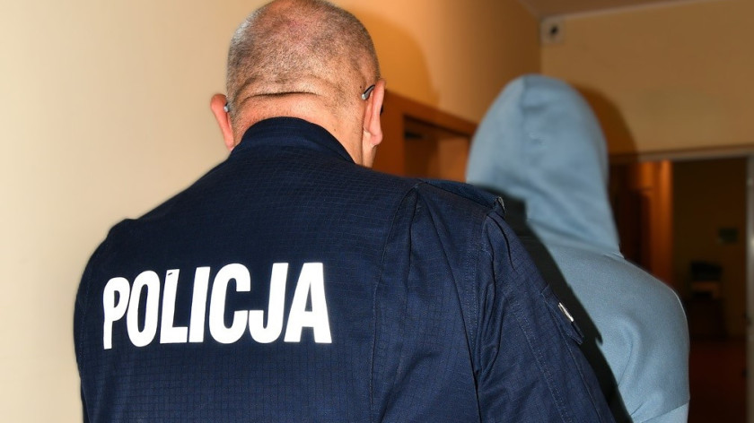Miał wyroki za kradzieże i narkotyki. Poszukiwany 40-latek wpadł w ręce kościerskich policjantów