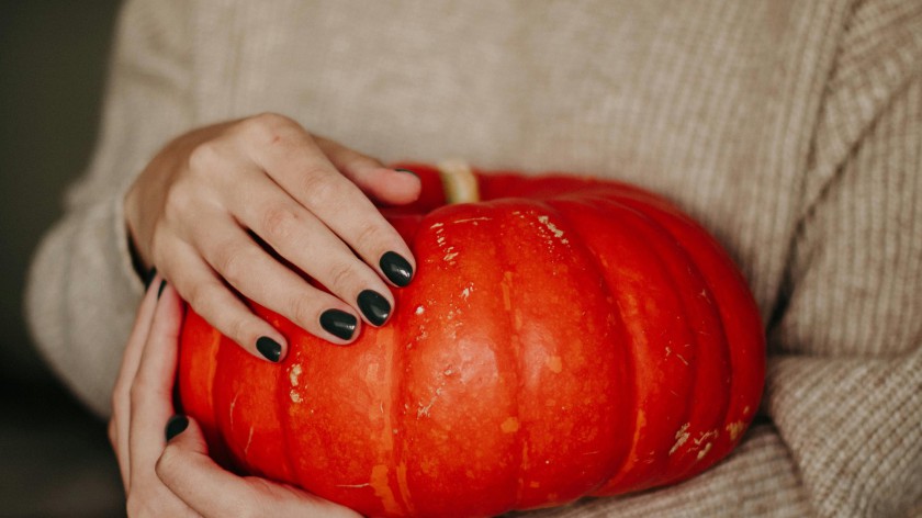 Upiornie piękne paznokcie na Halloween inspiracje i trendy na straszny sezon