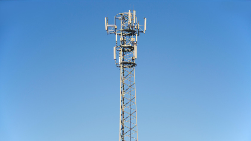 Wraca sprawa lokalizacji masztu telefonii komórkowej w Chojniczkach. Mieszkańcy są przeciwni, a gmina pośredniczy