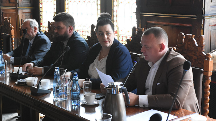 Dwa składy i dwóch różnych przewodniczących? Zamieszanie w klubie Prawa i Sprawiedliwości w chojnickiej Radzie Miejskiej