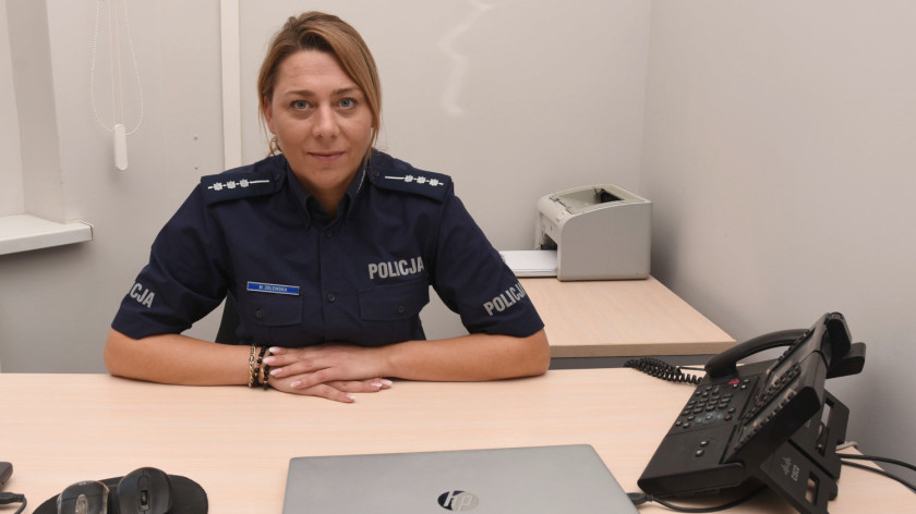 Jesień na drogach nie jest łatwa. Policja doradza zdjęcie nogi z gazu i dobre oświetlenie pojazdów ROZMOWA