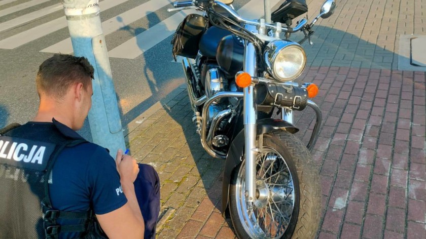 Wypadek na ulicy Młodzieżowej w Chojnicach. Zderzyły się tu motocykl z samochodem osobowym
