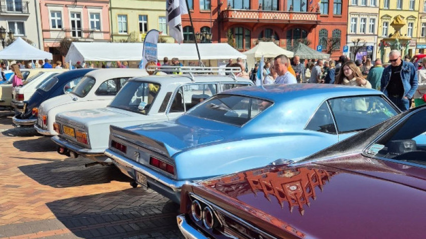 Dzisiaj 25.09 na Starym Rynku w Chojnicach ostatni w sezonie zlot motoryzacyjnych klasyków
