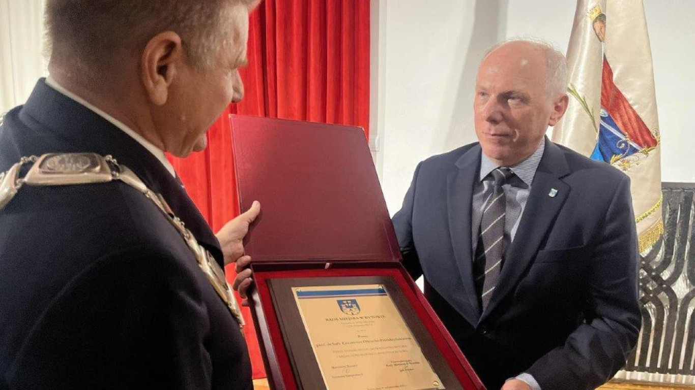 Prof. Cezary Obracht-Prondzyński otrzymał tytuł honorowego obywatela miasta Bytowa. "Traktuję to jako wyr&oacute;żnienie i docenienie tego, co robię"