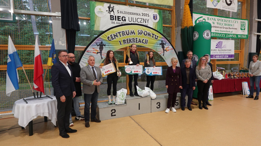 Około 150 zawodników stanęło na starcie wczorajszego 05.10 biegu ulicznego im. Kajetana Bągorskiego w Sępólnie Krajeńskim FOTO