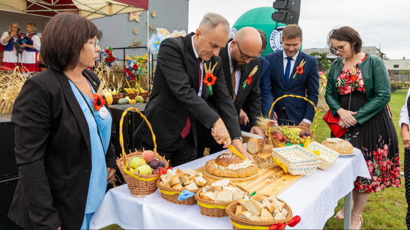 Władze Sępólna Krajeńskiego dziękują Kołom Gospodyń Wiejskich za zorganizowanie tegorocznych dożynek gminnych