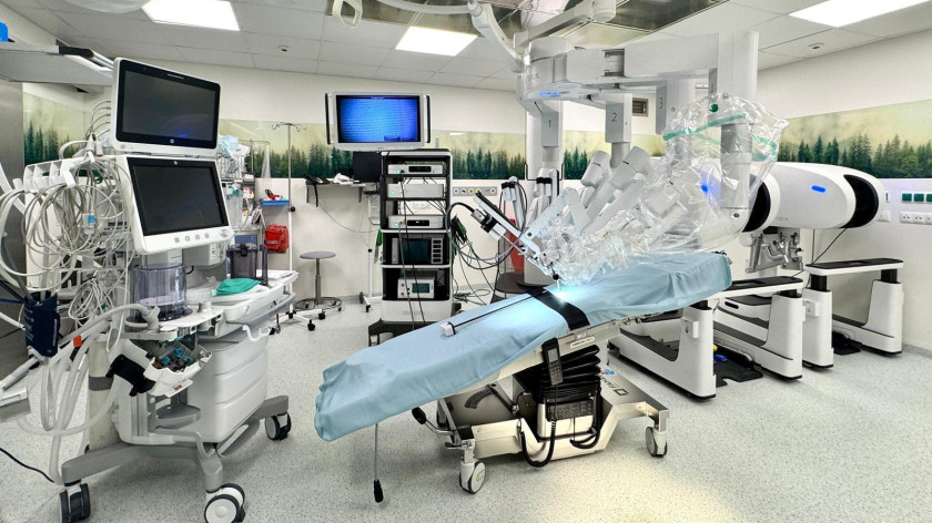 Kosztował 10 mln zł i umożliwia mniej inwazyjne operacje. W Szpitalu Specjalistycznym w Kościerzynie działa już robot chirurgiczny