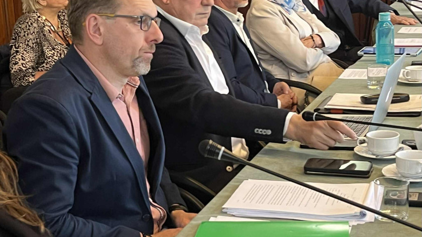 Kościerski radny powiatowy Grzegorz Świtała komentuje wniosek grupy radnych. Odnosi się do pomysłu powołania komisji, która zajmie się jego mandatem