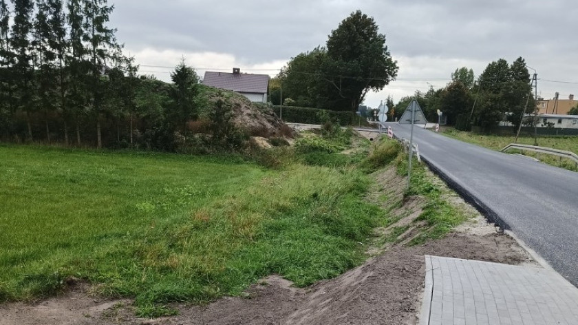 Autobus dowożący dzieci do szkoły podstawowej w Zbożu w gminie Sępólno ponownie wjeżdża zarówno do wsi Grochowiec, jak i Świdwie