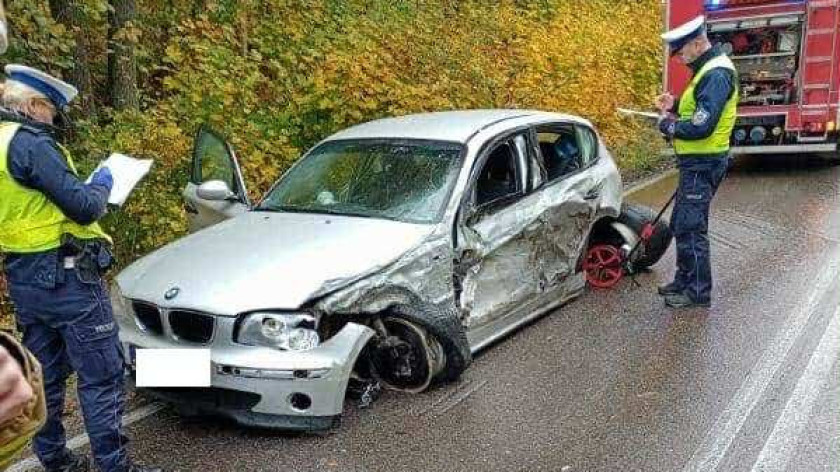 Groźny wypadek na drodze wojewódzkiej 235. W pobliżu Dziemian zderzyły się BMW i fiat ducato 