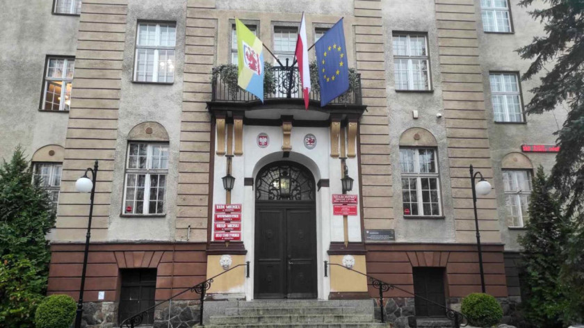 Gmina Miastko weszła w program skróconego czasu pracy. Ratusz będzie otwarty dłużej, a urzędnicy popracują krócej 