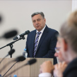   | Klub Radnych &quot;Każdy Jest Ważny&quot; nie godzi się na podwyżkę dla burmistrza Człuchowa. Obecnie Ryszard Szybajło zarabia niespełna 19,5 tys. zł brutto miesięcznie