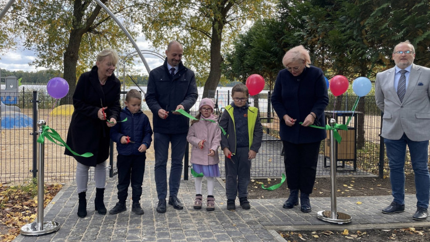 Skwer przy ul. Strzeleckiej i plac zabaw przy promenadzie w Więcborku są już gotowe FOTO