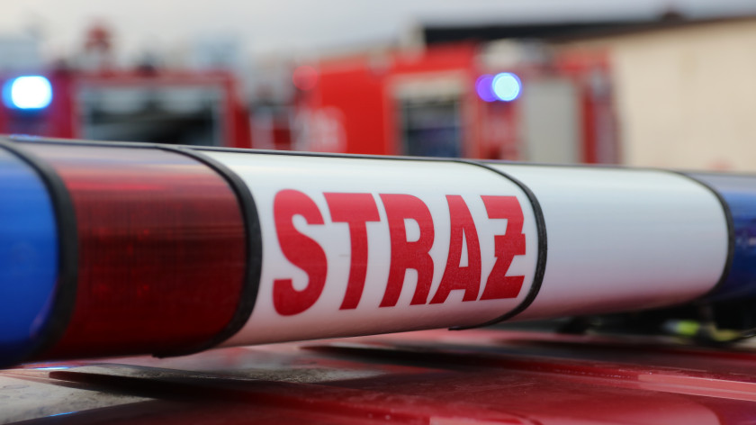 Pożar w budynku wielorodzinnym na ulicy Sikorskiego w Kościerzynie. 9-latek podtruł się dymem

