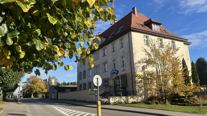 Mieszkanka powiatu kościerskiego padła ofiarą oszustwa na przesyłkę za pobraniem. Policja w regionie apeluje o czujność przy odbieraniu paczek