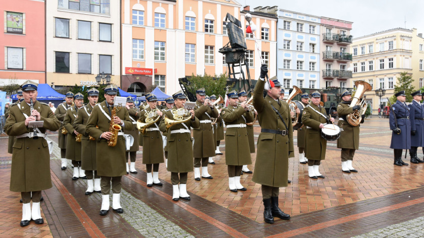 Mundurowi z Wojsk Radiotechnicznych świętują w Chojnicach 75-lecie istnienia tego rodzaju sił powietrznych FOTO