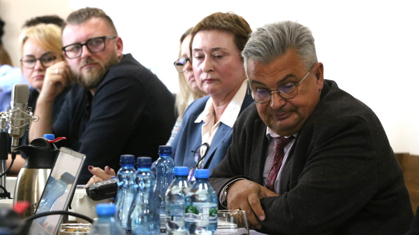 O anonimach na sesji Rady Miejskiej w Debrznie. Na ich ilość skarży się radca prawny gminy Władysław Rzepczyński