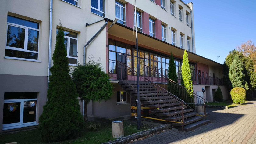 Lada chwila rozpocznie się przebudowa głównego wejścia do Szkoły Podstawowej nr 3 w Sępólnie Krajeńskim