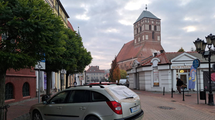 Będzie więcej kopert i wyłączenie z abonamentów kilku ulic. Szykują się zmiany w strefie płatnego parkowania w Chojnicach