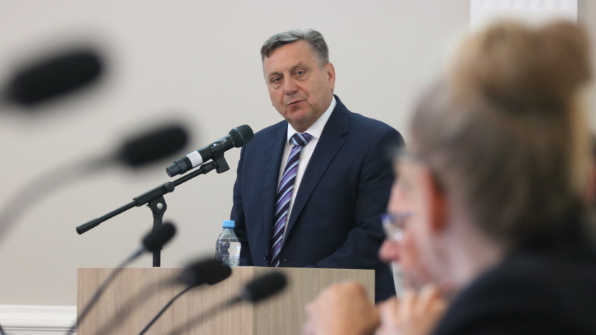 Klub Radnych &quotKażdy Jest Ważny" nie godzi się na podwyżkę dla burmistrza Człuchowa. Obecnie Ryszard Szybajło zarabia niespełna 19,5 tys. zł brutto miesięcznie