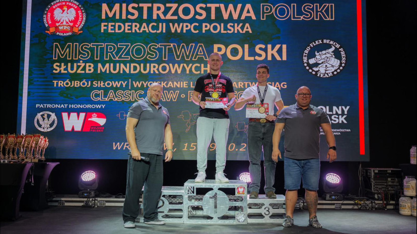 Szymon Tlock z gminy Debrzno został mistrzem Polski w trójboju siłowym. Przy okazji pobił rekord kraju