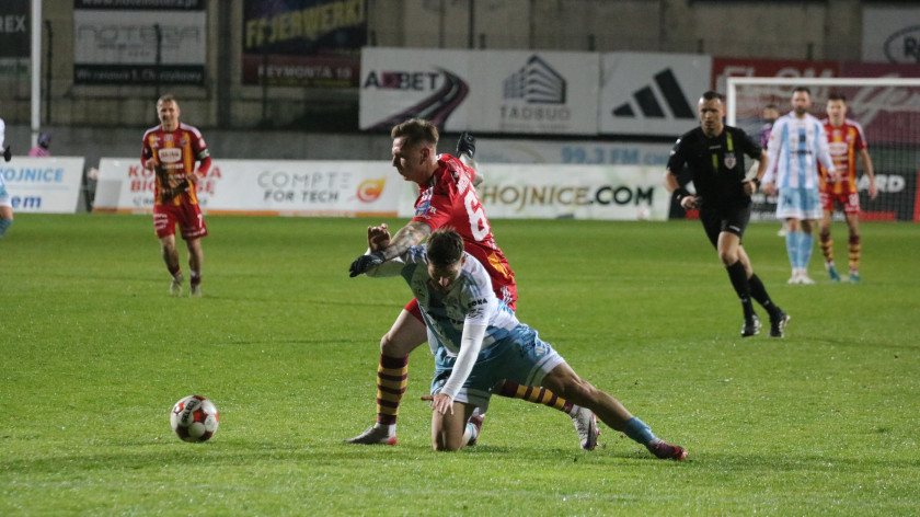 Po trzech z rzędu meczach u siebie Chojniczanka jedzie na wyjazd. Zmierzy się dziś 31.10 z Zagłębiem w Sosnowcu