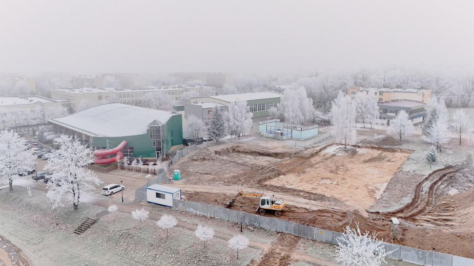 Ruszyła budowa lodowiska przy Parku Wodnym w Chojnicach. Atrakcja ma być gotowa na przyszły sezon zimowy