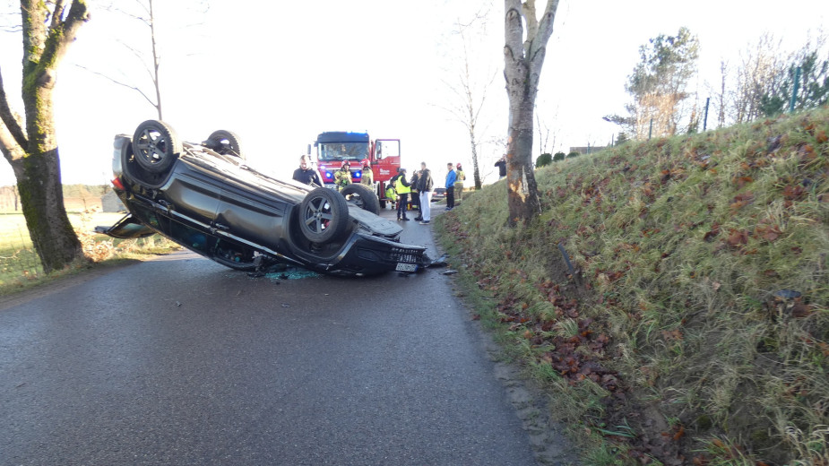 Wypadek na trasie Niedamowo - Wielki Podleś w powiecie kościerskim. Policja poszukuje świadków zdarzenia