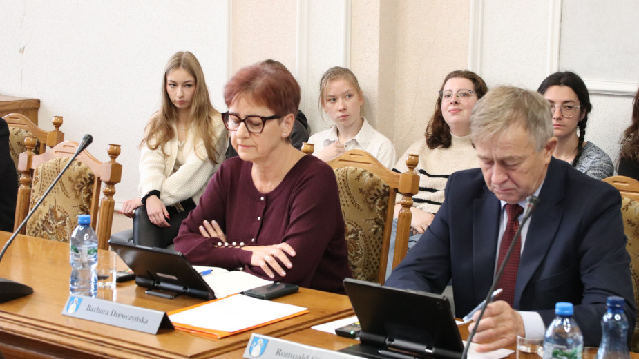 Radna z Tucholi wnioskuje o zmiany w regulaminie przyznawania stypendiów zdolnym uczniom. W tym roku trafiły tylko do dzieci z miasta