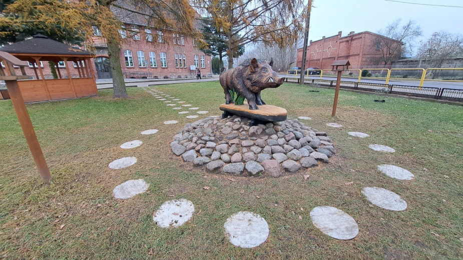 Mini park Witaj w gminie Debrzno otwarty na podwójne święto - urodziny miasta i początek 80-lecia szkoły