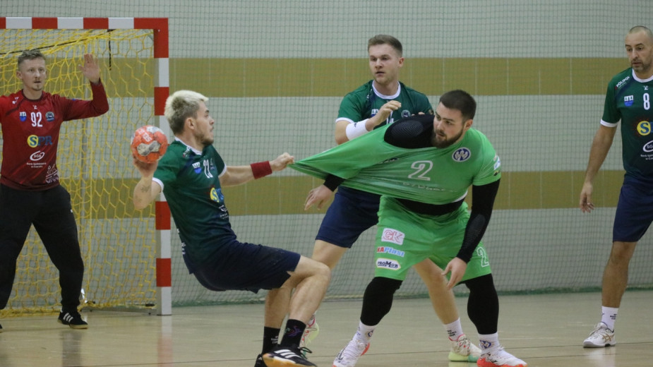 Handball Czersk wciąż bez zwycięstwa u siebie. Tym razem przegrał z Jedynką Morąg 2439