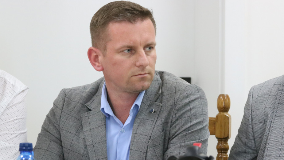 Rada Miejska w Debrznie nie wygasiła mandatu radnego Mateusza Komendy. Tematem zajęła się drugi raz