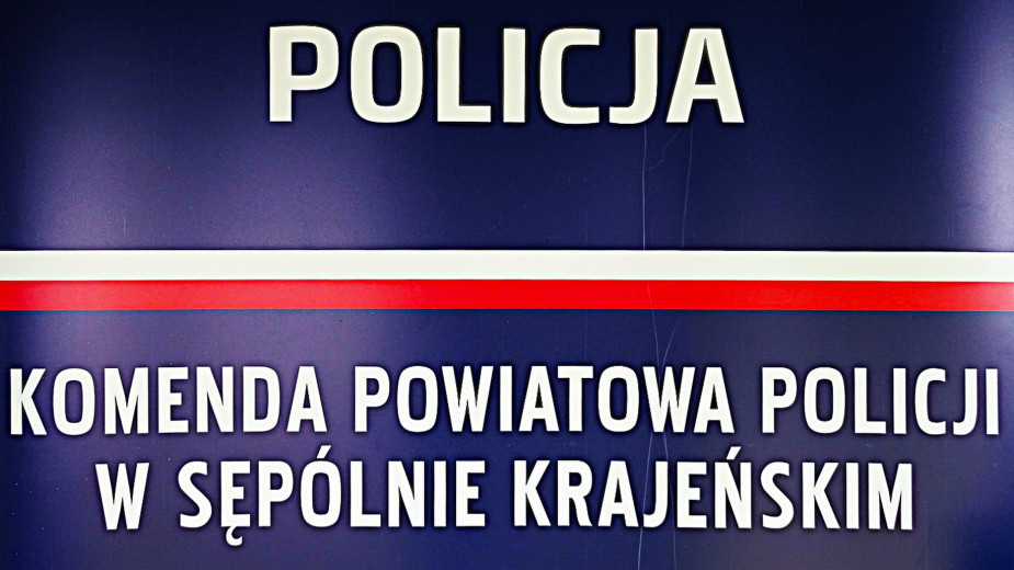 Sępoleńskim policjantom udało się uratować życie kobiecie, która zasłabła za kierownicą