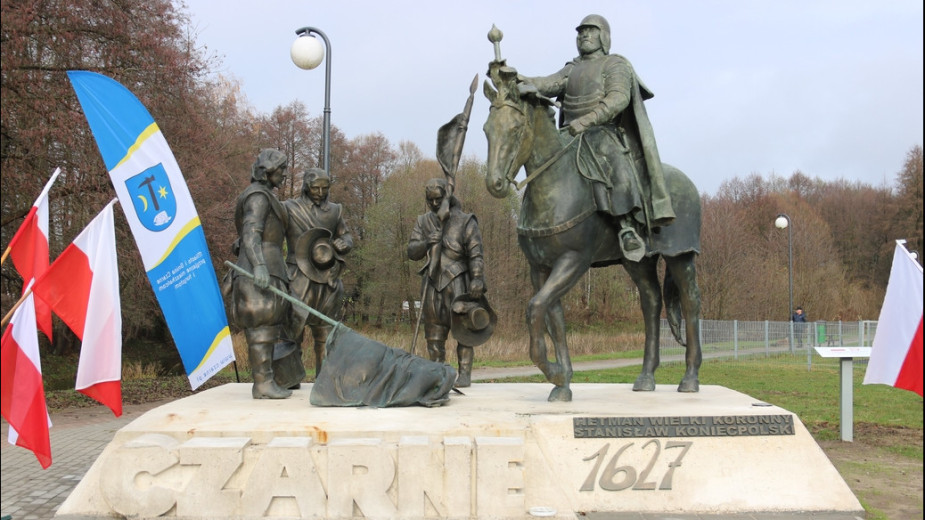 W Czarnem powstał plac hetmana Stanisława Koniecpolskiego. Tak nazywa się od teraz tzw. cypel nad Czernicą