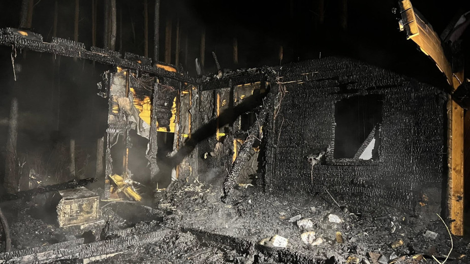 Na 80 tys. zł oszacowano wstępnie straty po pożarze domku letniskowego w miejscowości Gostomko, w powiecie kościerskim