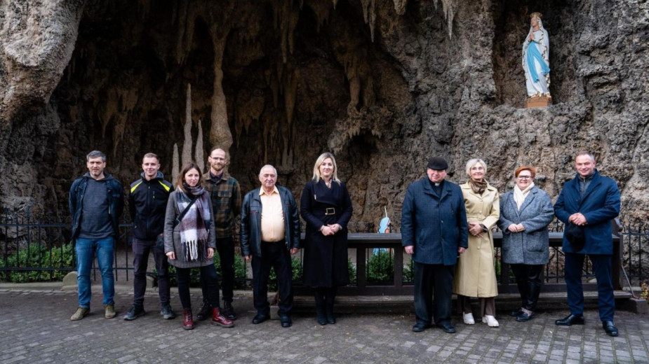 Zabytkowa grota przy kościele w Śliwicach już po remoncie i końcowym odbiorze