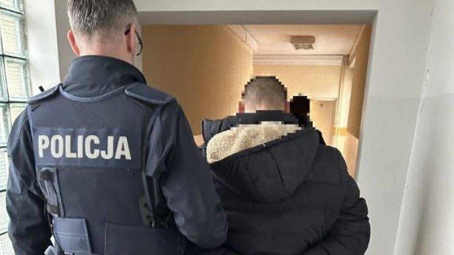 Wtargnęli do mieszkania i zaatakowali właściciela. Policja zatrzymała dwóch mężczyzn