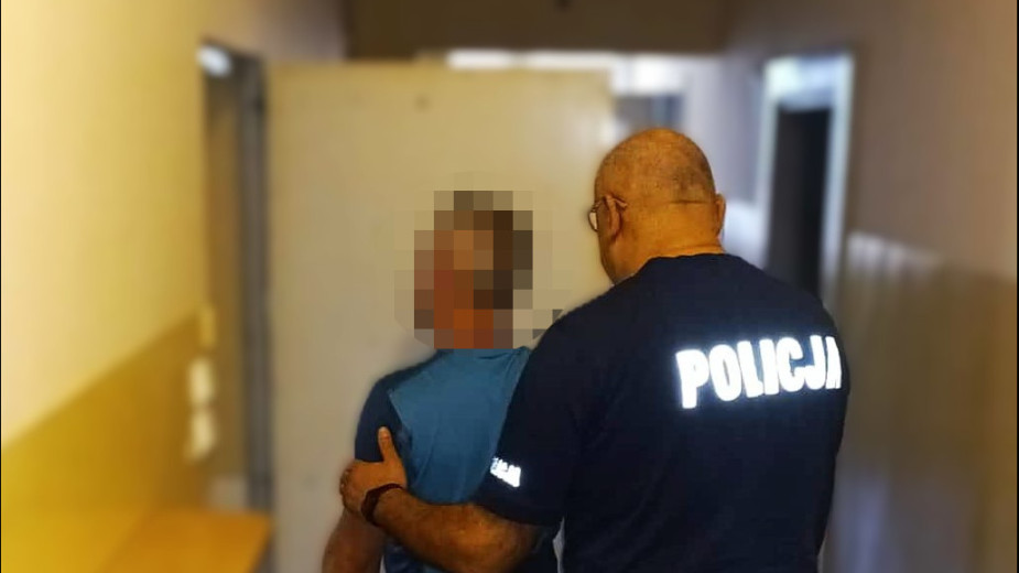 Policja w Kościerzynie zatrzymała poszukiwanego 43-latka. Mężczyzna ma do odsiadki wyrok za kradzieże z włamaniem
