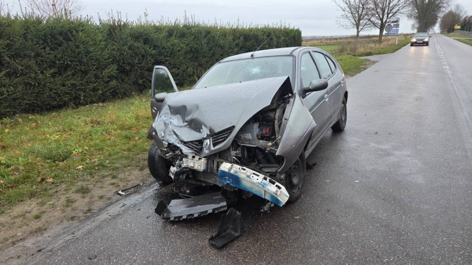 Dwie osoby trafiły do szpitala po wypadku w Przechlewie. Zderzyły się tu dwie osobówki FOTO