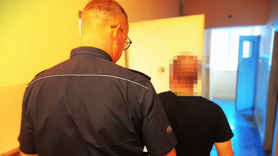 Zdradziło ich nerwowe zachowanie. Kościerscy policjanci zatrzymali dwóch młodych mężczyzn z narkotykami