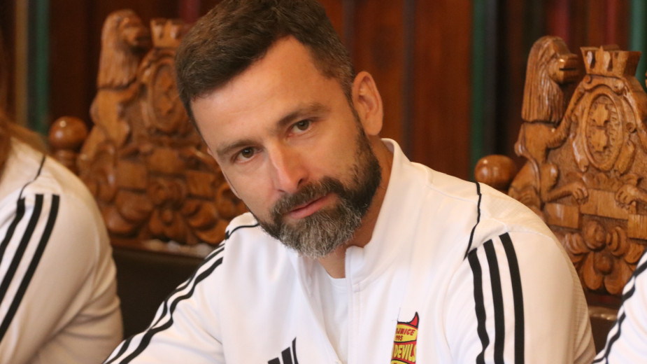 Architekt sukcesów Red Devils Ladies Chojnice odchodzi. Trenera Tomasza Poźniaka zastąpi Bartosz Szloser