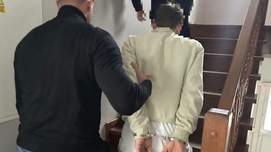 Poszukiwany mieszkaniec Chojnic wpadł po krótkiej ucieczce. Policjanci znaleźli przy nim narkotyki