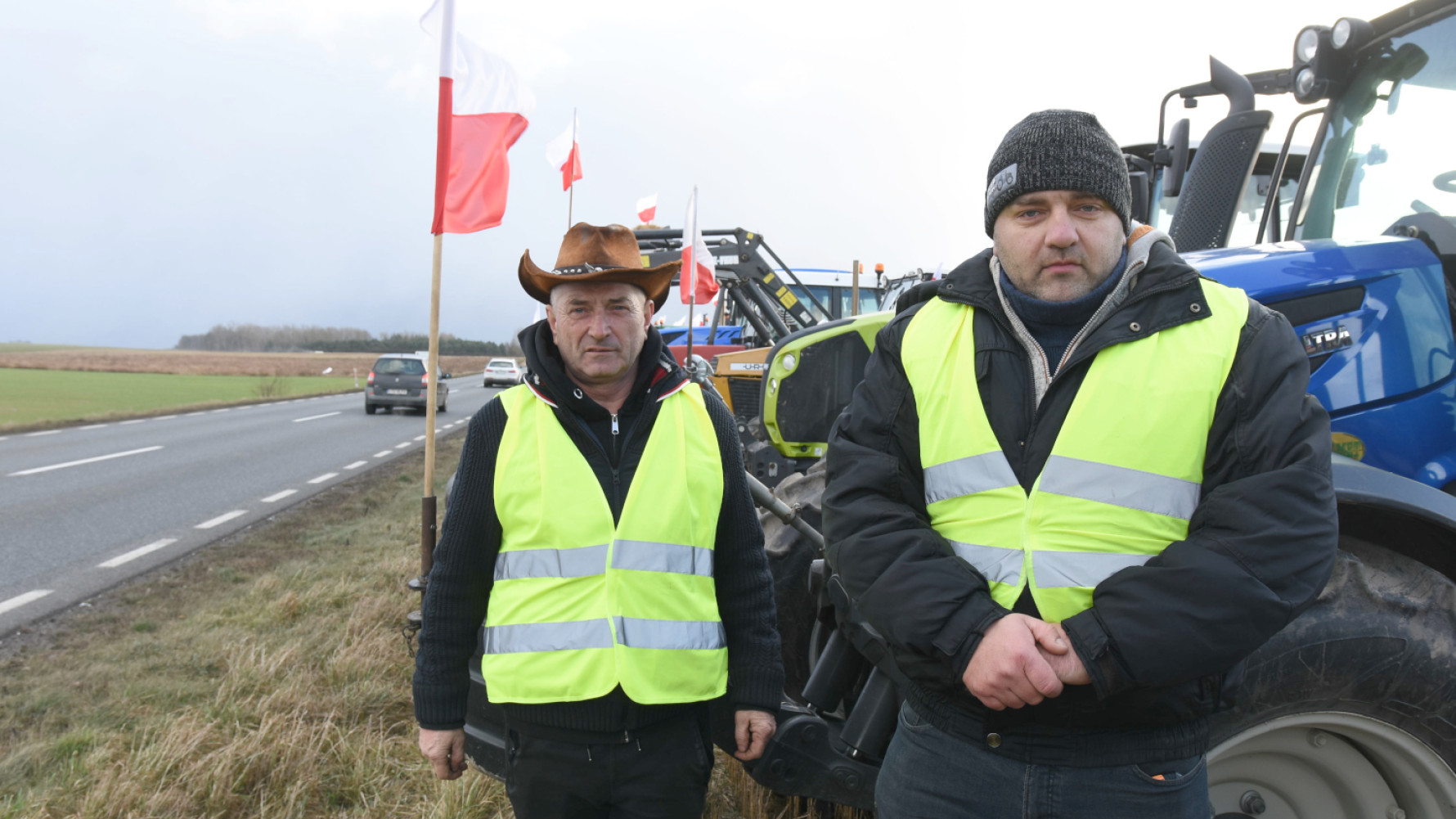 Protesty rolnicze w powiecie tucholskim. Rolnicy zgromadzili się na pikietach w Żalnie oraz Bysławiu (FOTO, ROZMOWA)