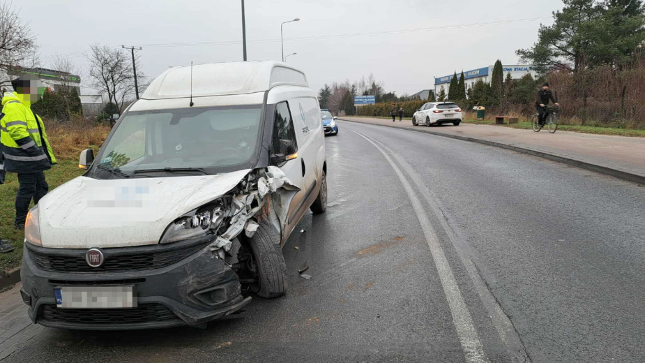 Kolizja dwóch aut na ulicy Bytowskiej w Chojnicach. Były utrudnienia w ruchu AKTUALIZACJA