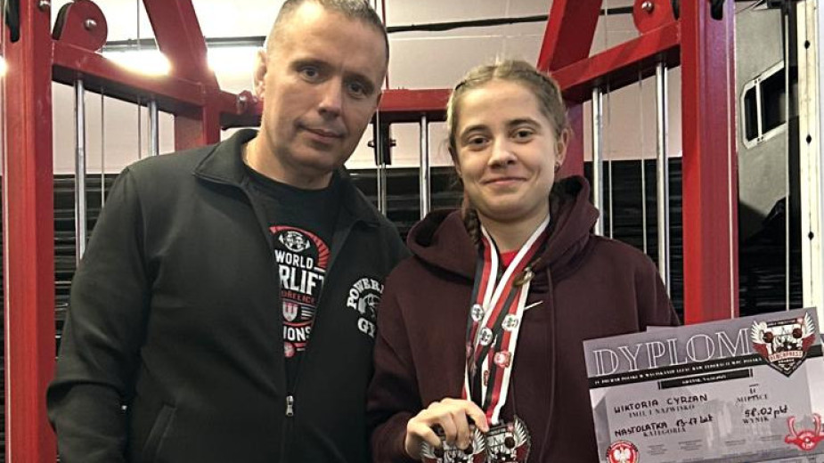 Wiktoria Cyrzan z gminy Kościerzyna rekordzistką Polski w wyciskaniu sztangi leżąc. Zdobyła trzy medale w Pucharze Polski federacji WPC