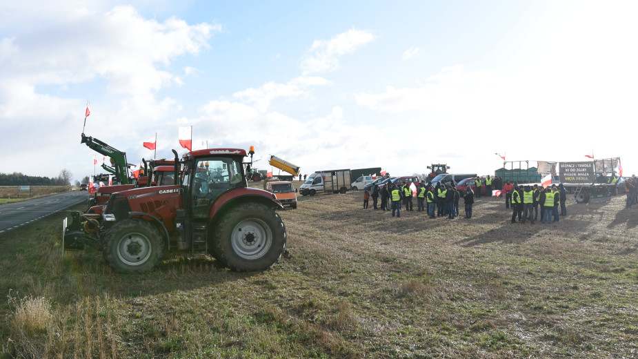 Protesty rolnicze w powiecie tucholskim. Rolnicy zgromadzili się na pikietach w Żalnie oraz Bysławiu FOTO, ROZMOWA