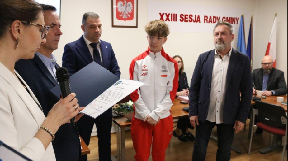 Lekkoatletyczny reprezentant Polski U-14 Alex Majer uhonorowany przez władze gminy Przechlewo FOTO