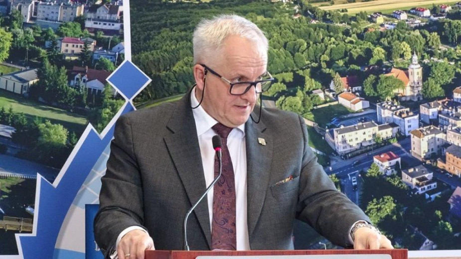 Rada Powiatu sępoleńskiego uchwaliła 900-złotową podwyżkę dla starosty Jarosława Tadycha