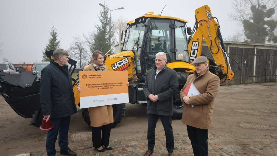 Zarząd Drogowy w Sępólnie Krajeńskim kupił zupełnie nową, wielofunkcyjną koparko - ładowarkę